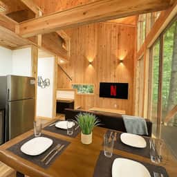 Hot Tub-EV Charger-Firepit-10 Minutes From Slade! - Holiday Home