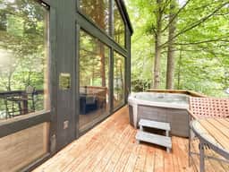 Hot Tub-EV Charger-Firepit-10 Minutes From Slade! - Holiday Home
