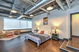 Bourbon Trail Urban Loft-Pool Table-Hot Tub-SALE! - Image 5