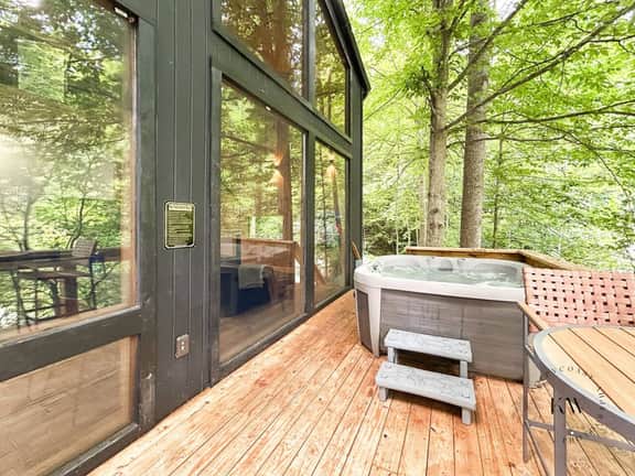 Hot Tub-EV Charger-Firepit-10 Minutes From Slade! - Holiday Home